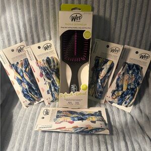 Wet Brush Paddle Detangler and 5 Headwrap Set
